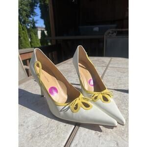 BCBG VINTAGE white Patent Leather High Heel Pumps 8.5 Classic Pointed Toe Heels